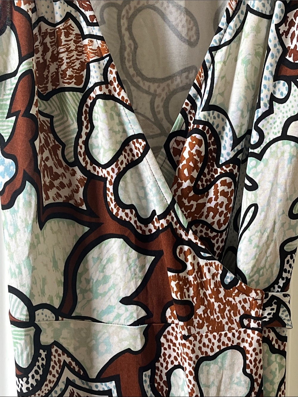 Diane Von Furstenberg Silk Dress. DVF Tyler Silk Wrap Dress. - Picture 3 of 9